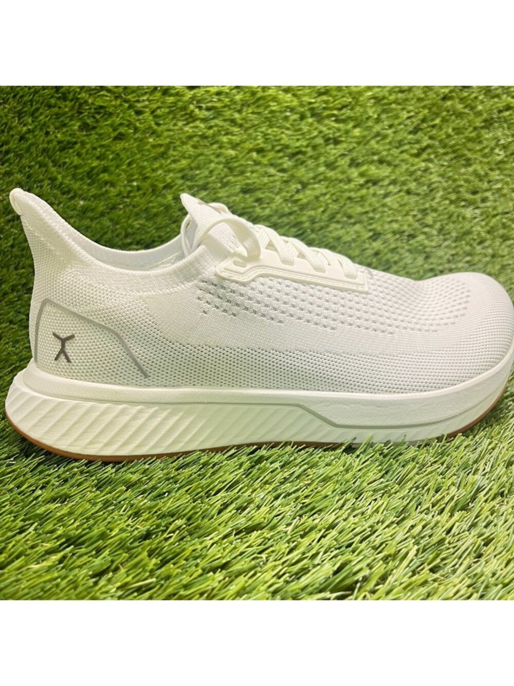 Flux Footwear Adapt Runner White Womens Size 8.5 Mens 7 Athletic Shoes Sneakers